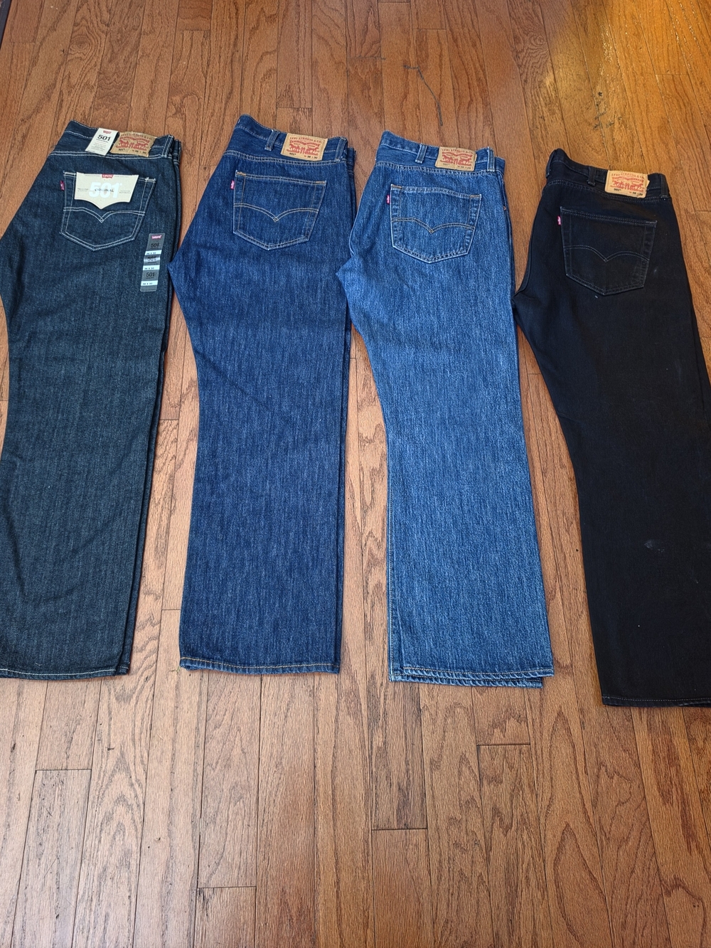 (4) 501 BUTTON FLY Levi's Men's  Jeans